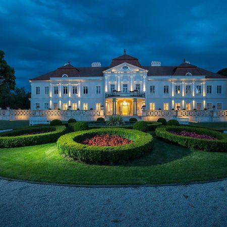Art Hotel Kastiel Tomasov ภายนอก รูปภาพ