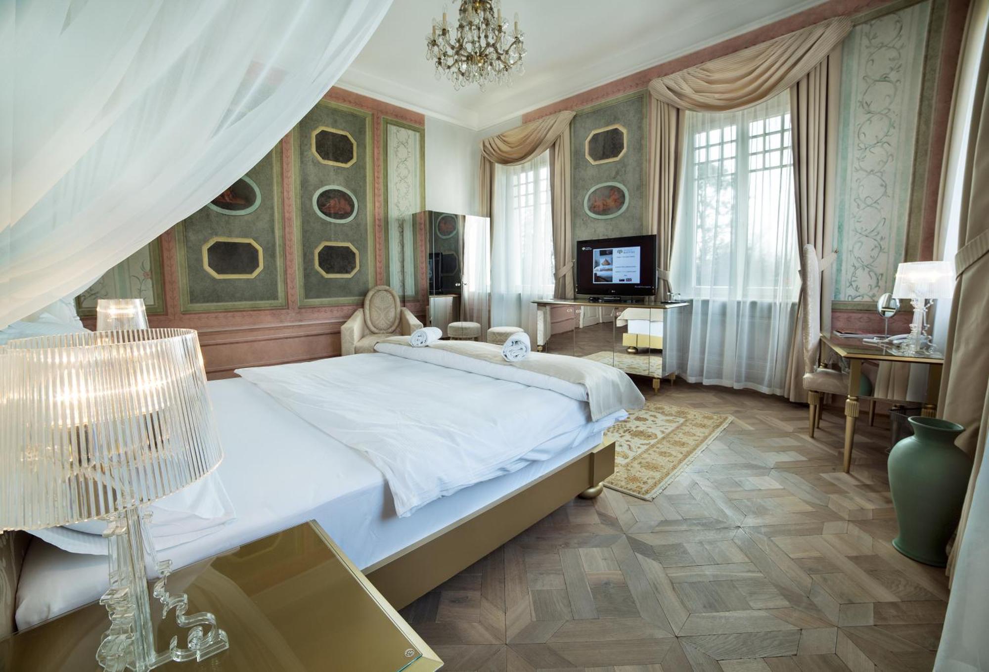 Art Hotel Kastiel Tomasov ภายนอก รูปภาพ