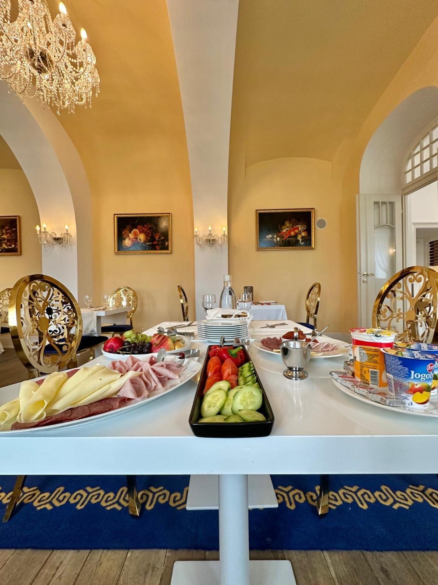 Art Hotel Kastiel Tomasov ภายนอก รูปภาพ