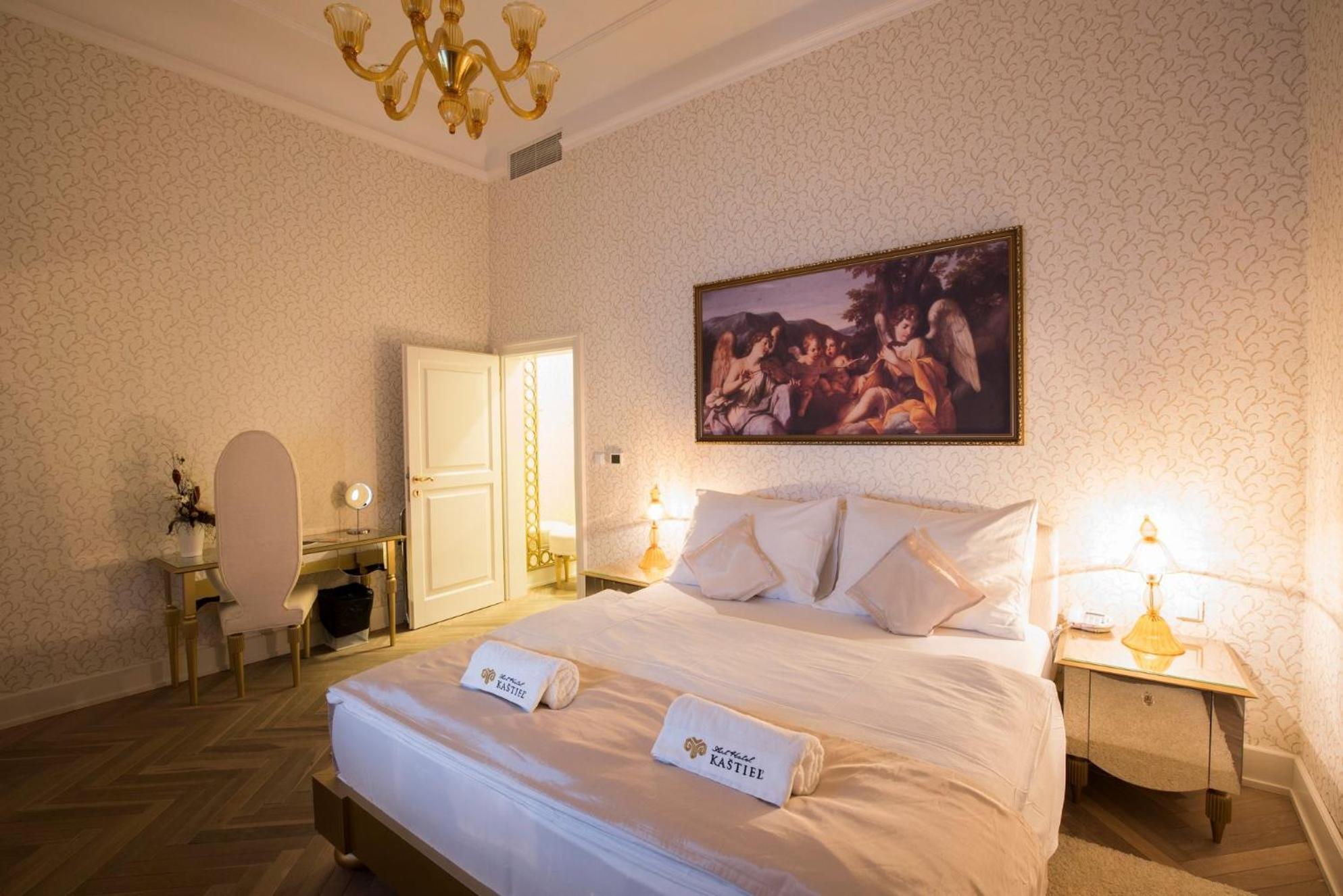 Art Hotel Kastiel Tomasov ภายนอก รูปภาพ