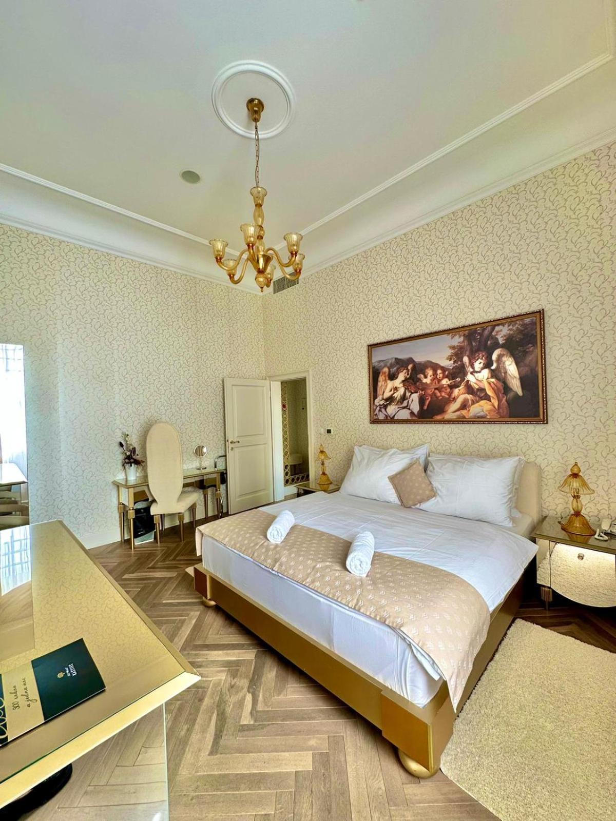 Art Hotel Kastiel Tomasov ภายนอก รูปภาพ