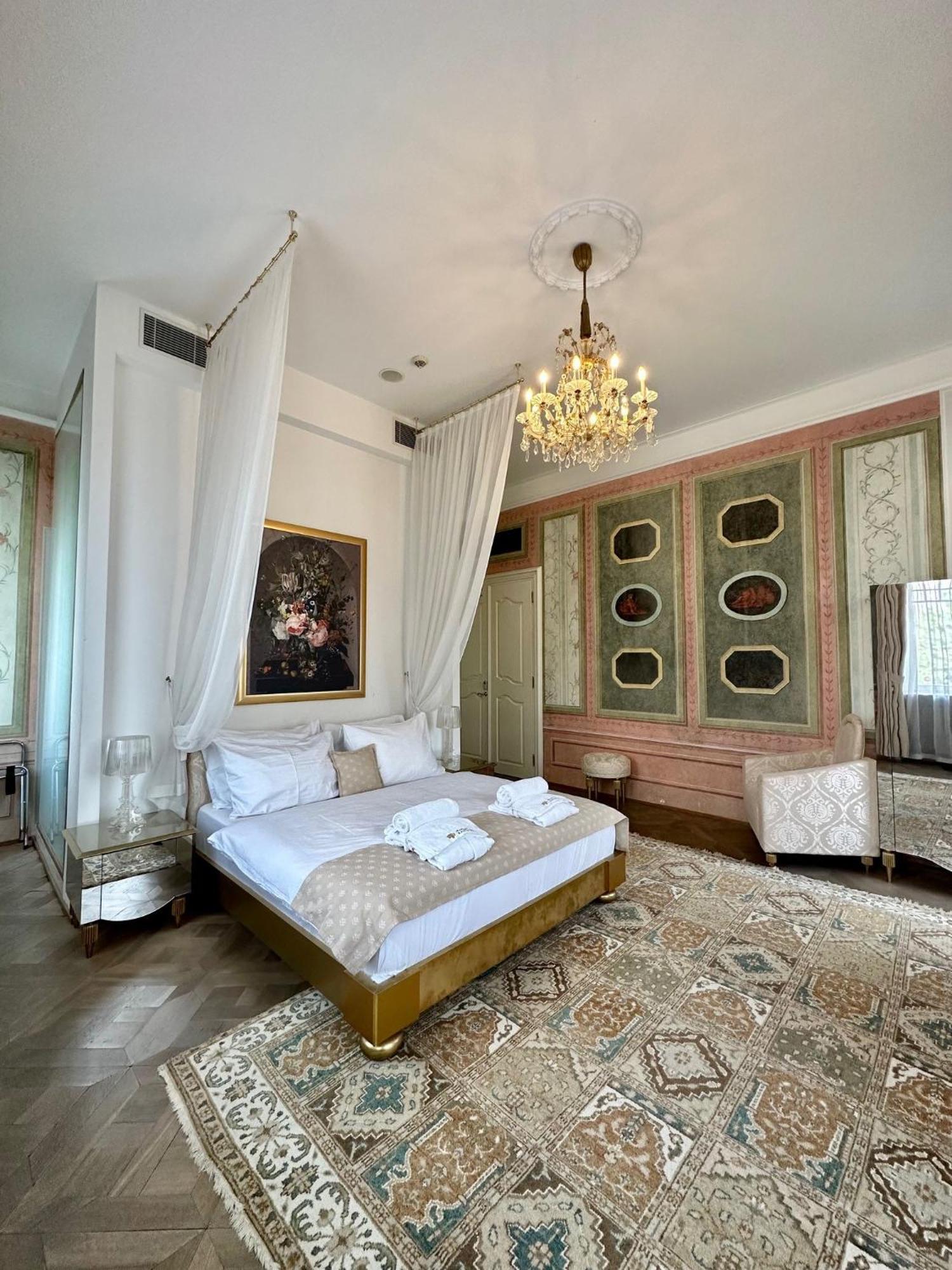 Art Hotel Kastiel Tomasov ภายนอก รูปภาพ