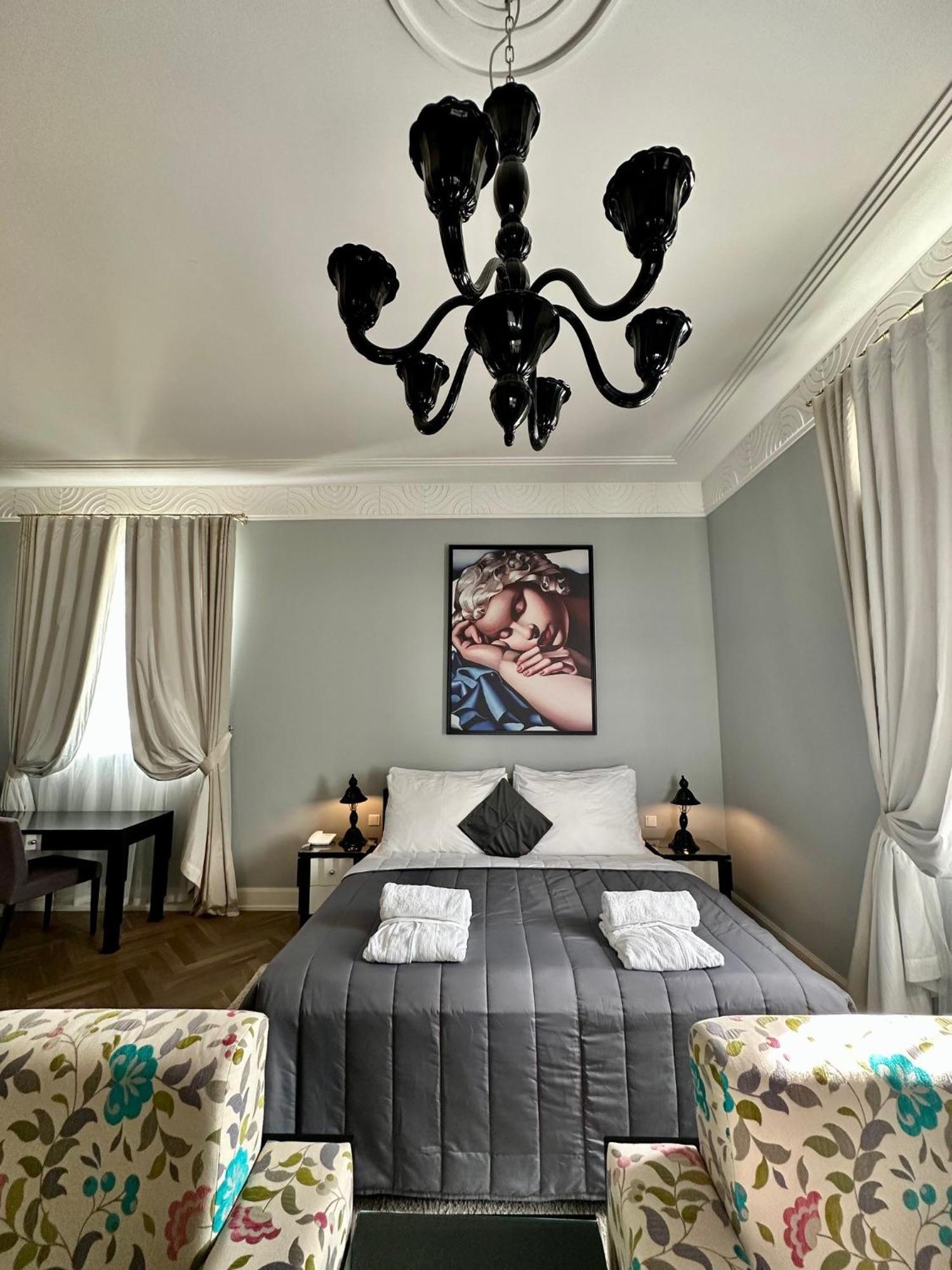 Art Hotel Kastiel Tomasov ภายนอก รูปภาพ