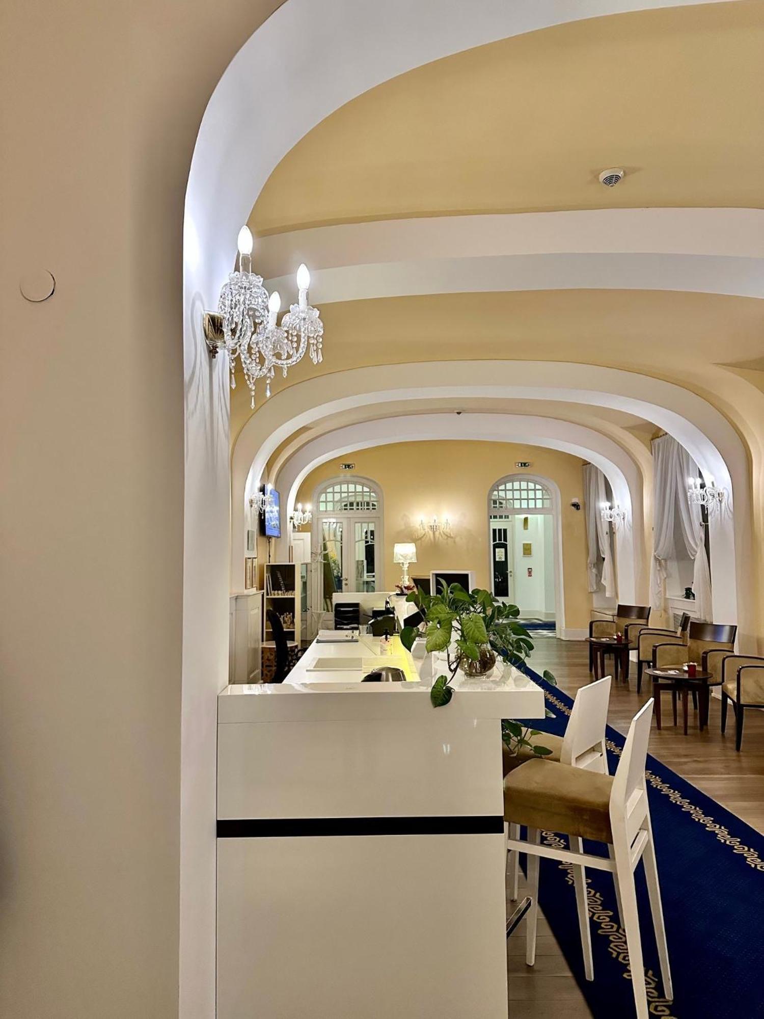 Art Hotel Kastiel Tomasov ภายนอก รูปภาพ