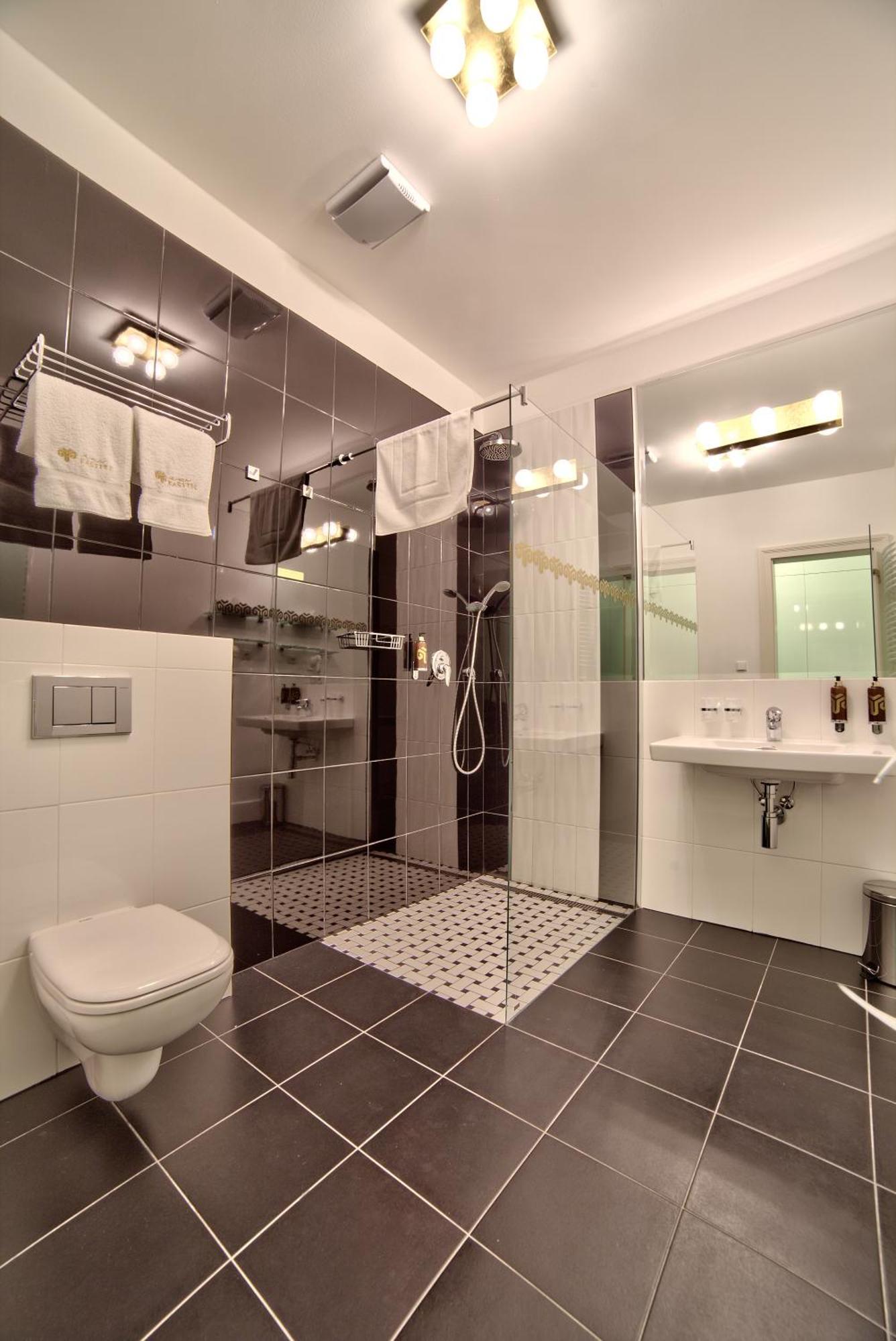 Art Hotel Kastiel Tomasov ภายนอก รูปภาพ