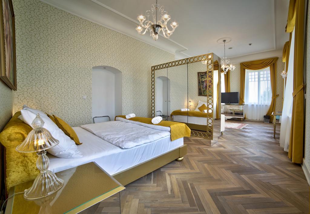 Art Hotel Kastiel Tomasov ภายนอก รูปภาพ
