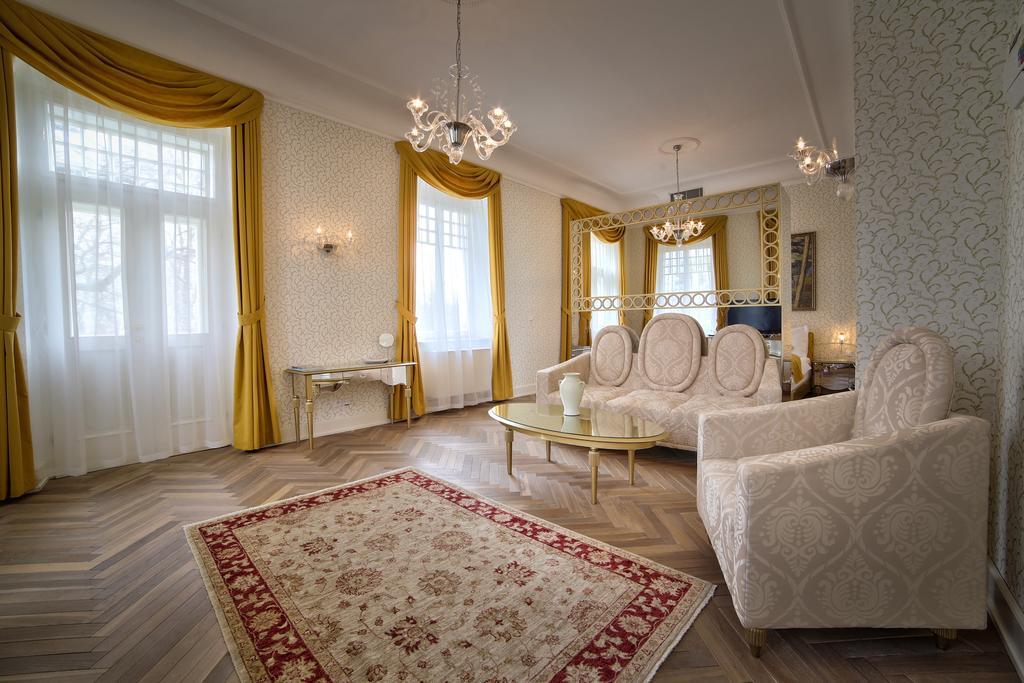 Art Hotel Kastiel Tomasov ภายนอก รูปภาพ