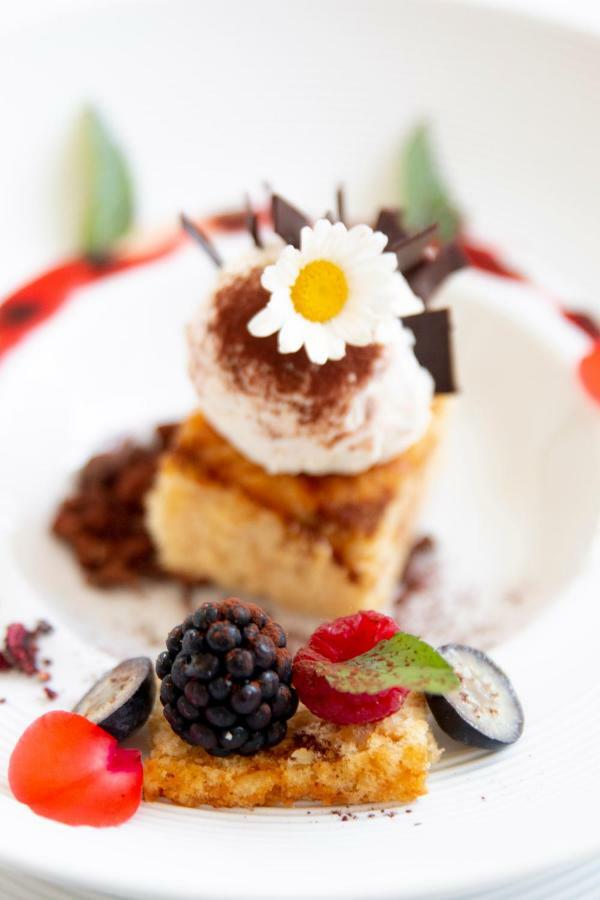 Art Hotel Kastiel Tomasov ภายนอก รูปภาพ