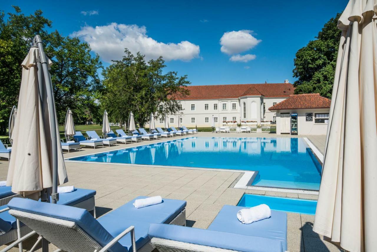 Art Hotel Kastiel Tomasov ภายนอก รูปภาพ