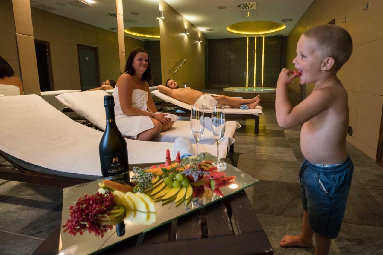 Art Hotel Kastiel Tomasov ภายนอก รูปภาพ
