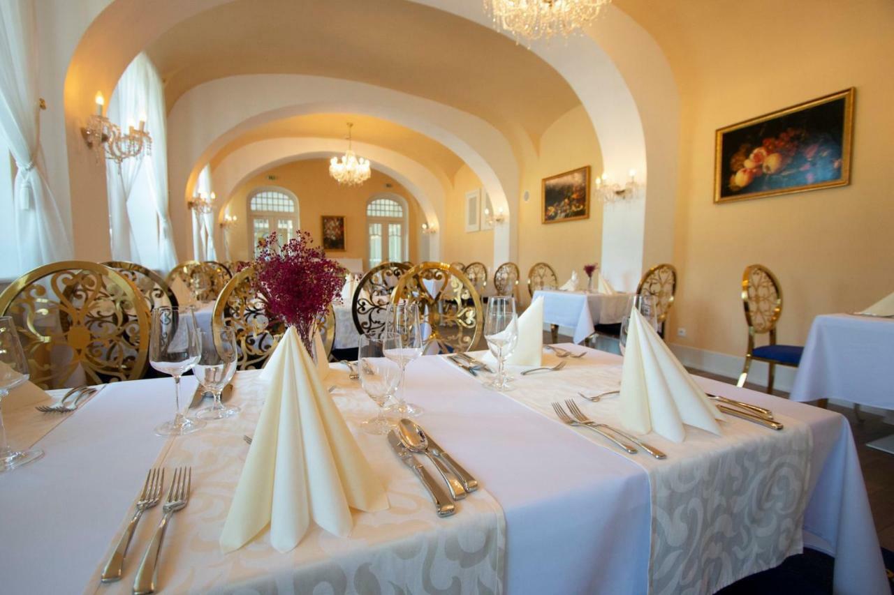 Art Hotel Kastiel Tomasov ภายนอก รูปภาพ